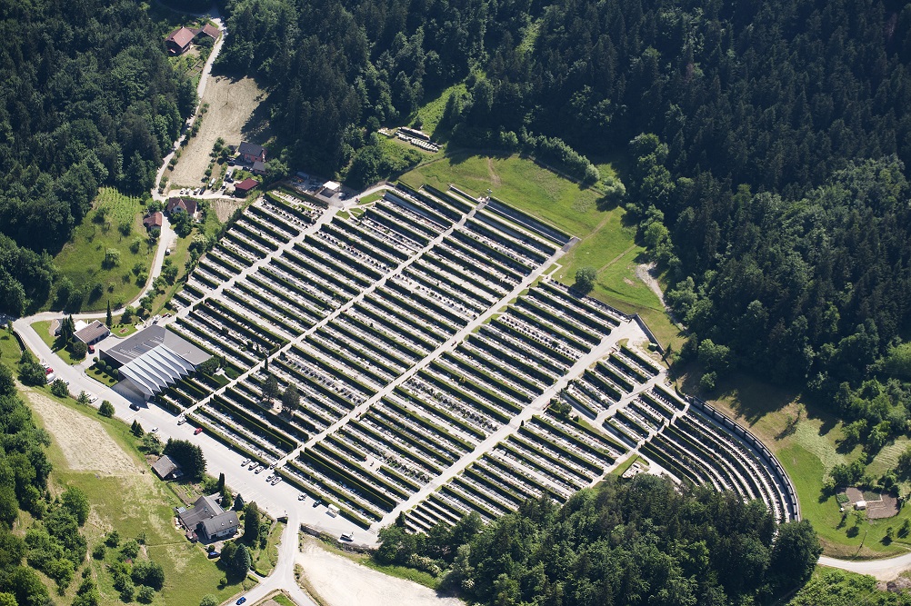 Jutri in v soboto spremenjen prometni režim na pokopališčih Podkraj in Škale
