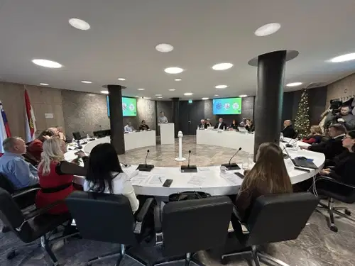 Na zadnji letošnji seji tudi o novem kandidatu za ravnatelja OŠ KDK