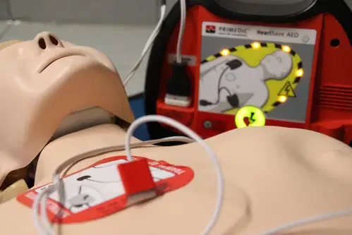AED rešuje življenja: V Šoštanju prebivalcem na voljo 23 defibrilatorjev